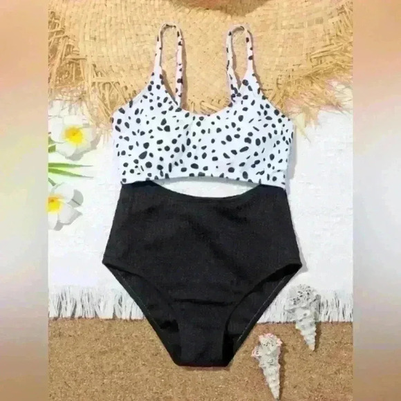 SHEIN Girls Dalmatian Print Cut-Out One Piece Swimsuit‎  160 - Picture 1 of 6